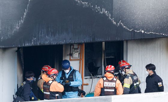 까맣게 탄 아파트