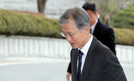 출근하는 조희대 대법원장 '고심'