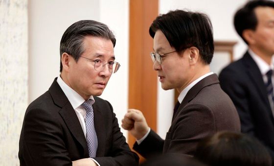 대화하는 김용범 정책실장·김정관 장관