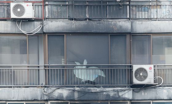 윗집 유리창도 산산조각