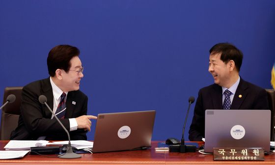 대화하는 이재명 대통령·구윤철 부총리