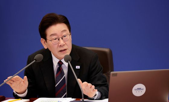 국무회의 주재하는 이재명 대통령