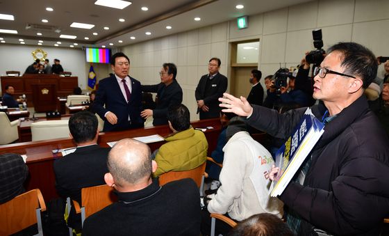 영덕 원전 반대 밝히는 시민단체