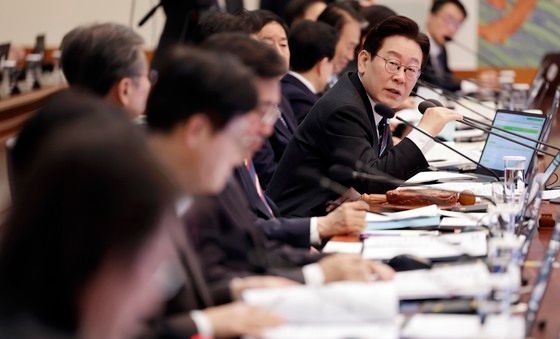 국무회의 발언하는 이재명 대통령