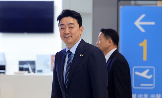 두바이로 향하는 강훈식 비서실장