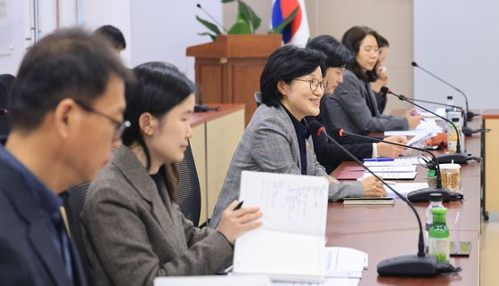 모두발언하는 원민경 장관