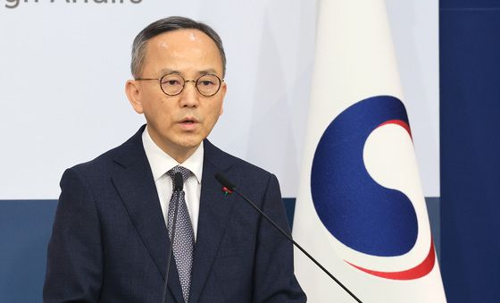 브리핑하는 박일 외교부 대변인