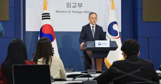 정례브리핑하는 박일 외교부 대변인