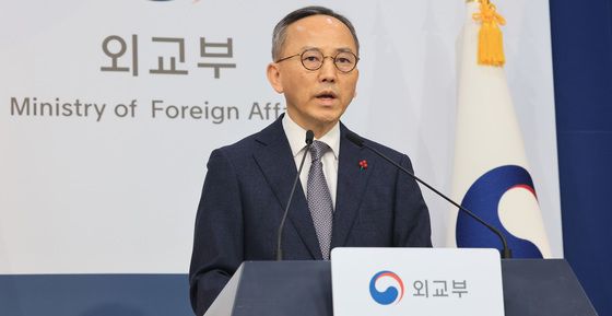 브리핑하는 박일 외교부 대변인