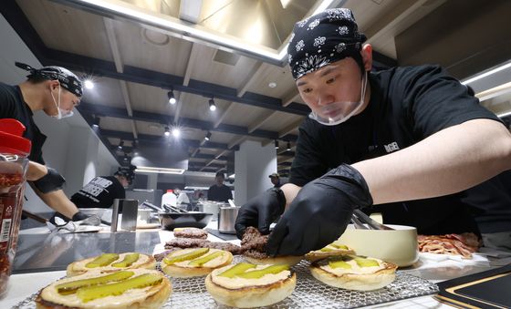 '2026 코리아버거챔피언십'에서 기량 뽐내는 참가자들