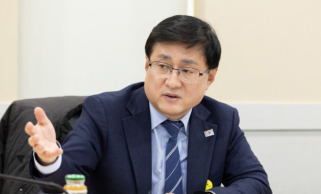 김성환 장관, 미세플라스틱 관리를 위한 간담회 주재