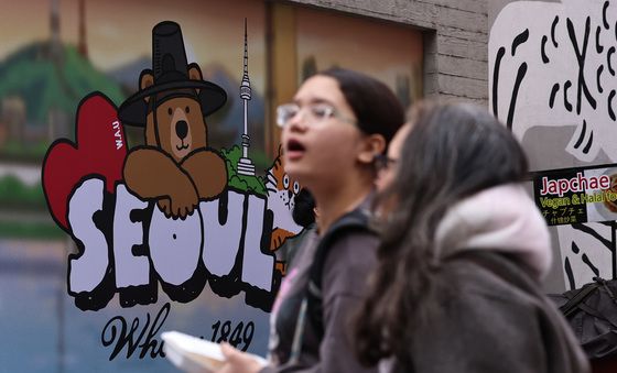 李대통령 "외국인 관광객 80%가 서울 편중…불균형 벗어나야"