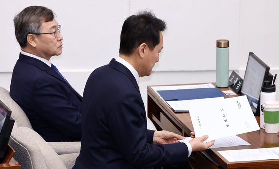 서울시의회 임시회 개회식 참석한 오세훈·정근식