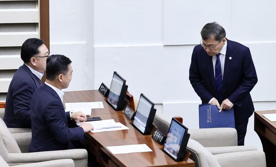 서울시의회 임시회 개회식 참석하는 정근식 교육감