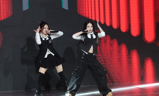 초코2 윤지·안판, 신나는 무대