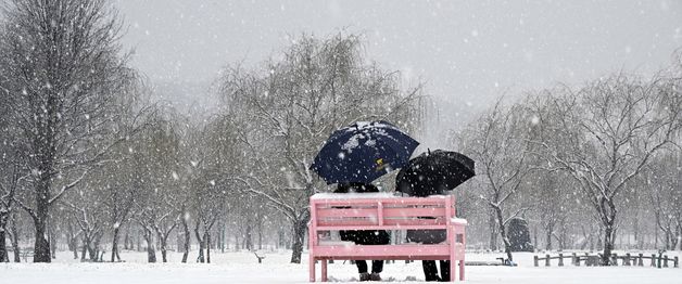 눈 내리는 거창창포원