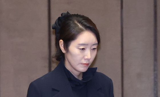 투표지 손에 쥔 강선우