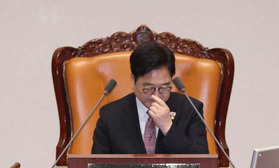 상법 개정안 무제한 토론 돌입한 윤한홍