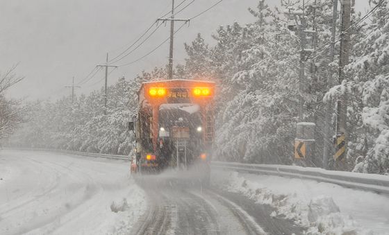 포항 죽장면 긴급 제설 작업