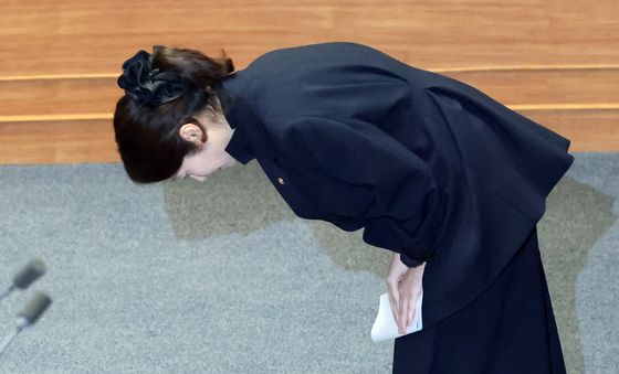 인사하는 강선우