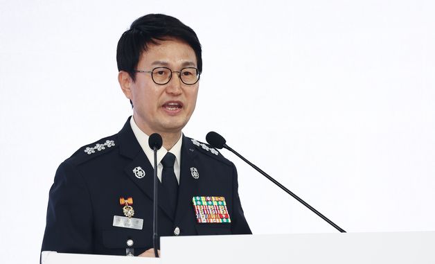 무인소방로봇 기증식서 인사말 하는 김승룡 직무대행