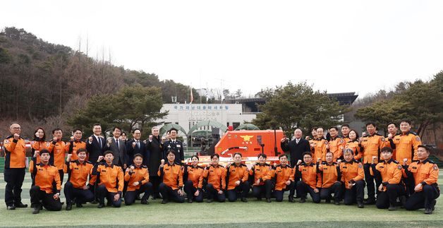 현대차, 소방청에 무인소방로봇 기증