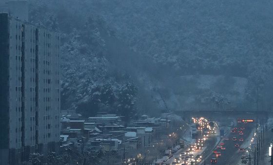 대구 도심 함박눈, 정체 빚는 퇴근길