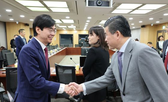 인사하는 조경태·제임스김