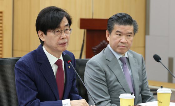 인사말하는 조경태 회장