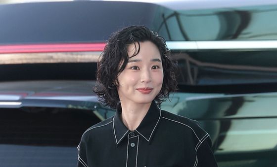 출국하는 '애마' 방효린
