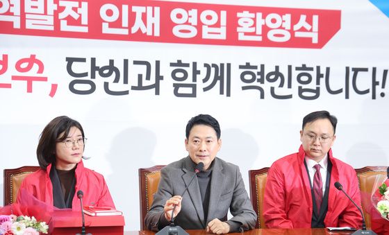 인재 영입 환영하는 장동혁 대표