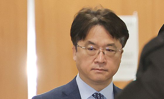 박현종 전 bhc 회장, 배임·횡령 의혹 중앙지법 출석