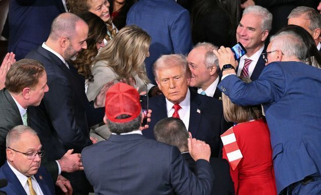 [포토] 美하원 회의장 입장하는 트럼프