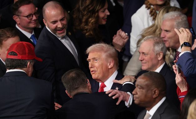 [포토] 美하원 회의장 입장하는 트럼프