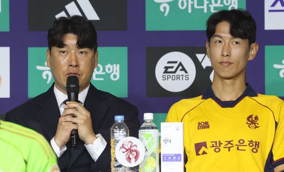 시즌 각오 밝히는 이정규 광주 감독