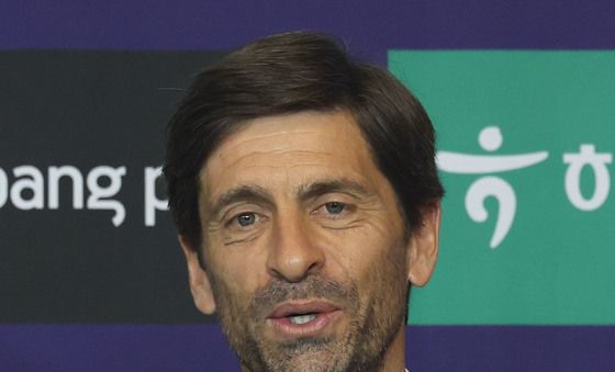 시즌 각오 밝히는 세르지우 코스타 제주 감독