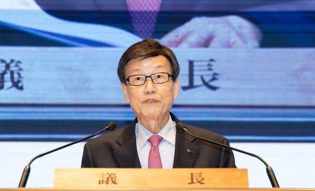 개회사하는 윤진식 무협 회장