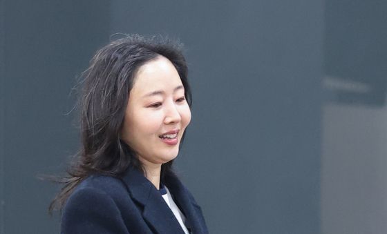 기자회견 참석하는 민희진 대표