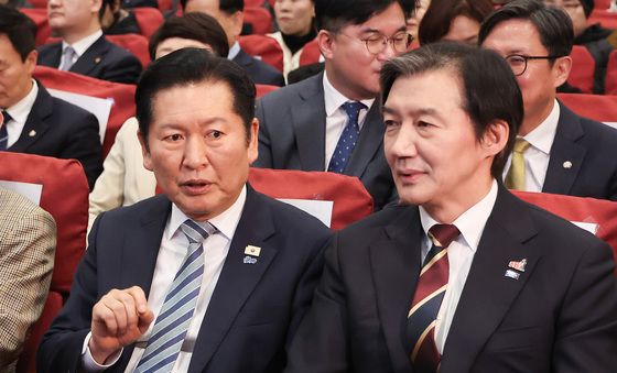 현안 논의하는 정청래·조국