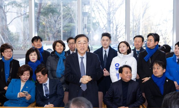 주민 의견 청취하는 김윤덕 국토부 장관