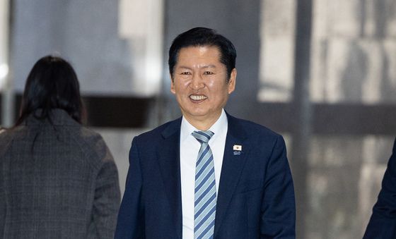 의총장 향하는 정청래 민주당 대표