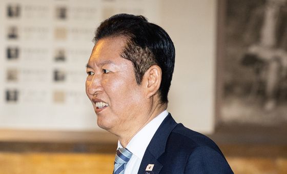 의총 참석하는 정청래 대표