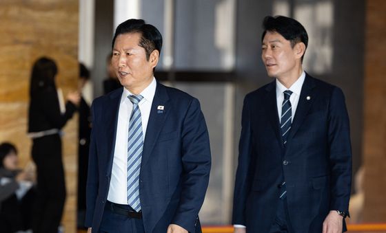 의원총회 참석하는 정청래 대표