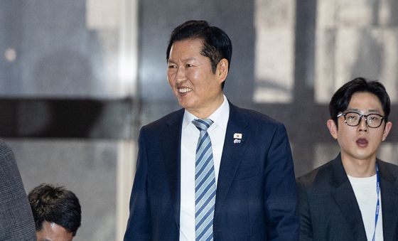 의총 참석하는 정청래 대표