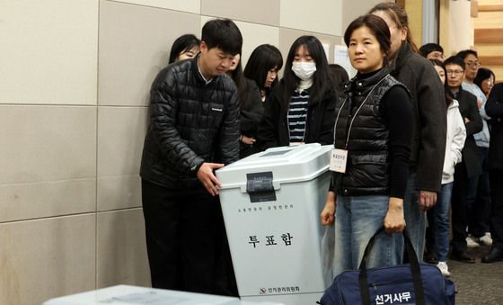 모의 개표 실습 '도착한 투표함'