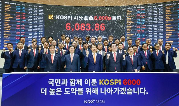 코스피 6000 돌파 축하하는 이찬진·이억원·정은보