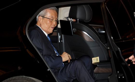 고 정주영 회장 추모 음악회 참석하는 김종인 전 비대위원장