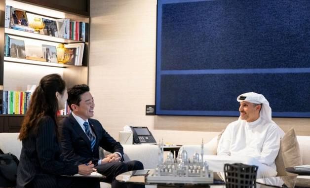 회의하는 강훈식 비서실장·칼둔 아부다비 행정청장