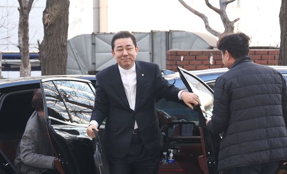 경찰 소환조사 출석하는 김병기 의원