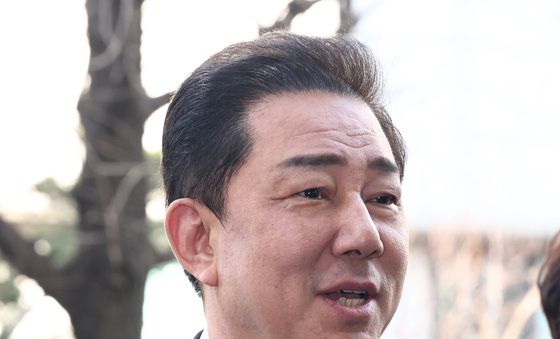 김병기 의원, 경찰 첫 소환조사